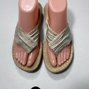 Cliffs Women's Cream and Silver Sandals Size 8 SB-AG